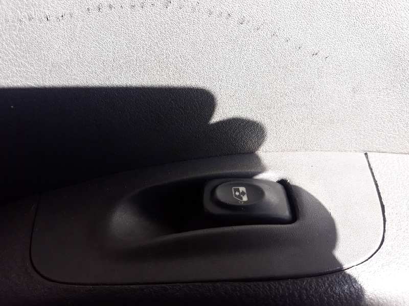 MANDO ELEVALUNAS DELANTERO DERECHO