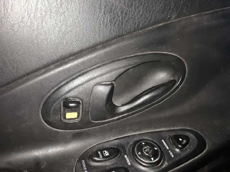 MANETA INTERIOR DELANTERA IZQUIERDA