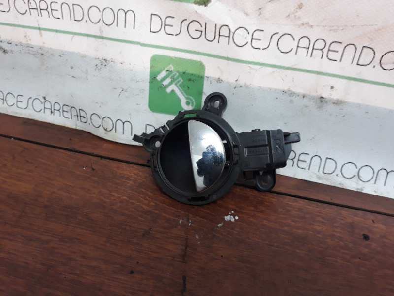 MANETA INTERIOR DELANTERA DERECHA