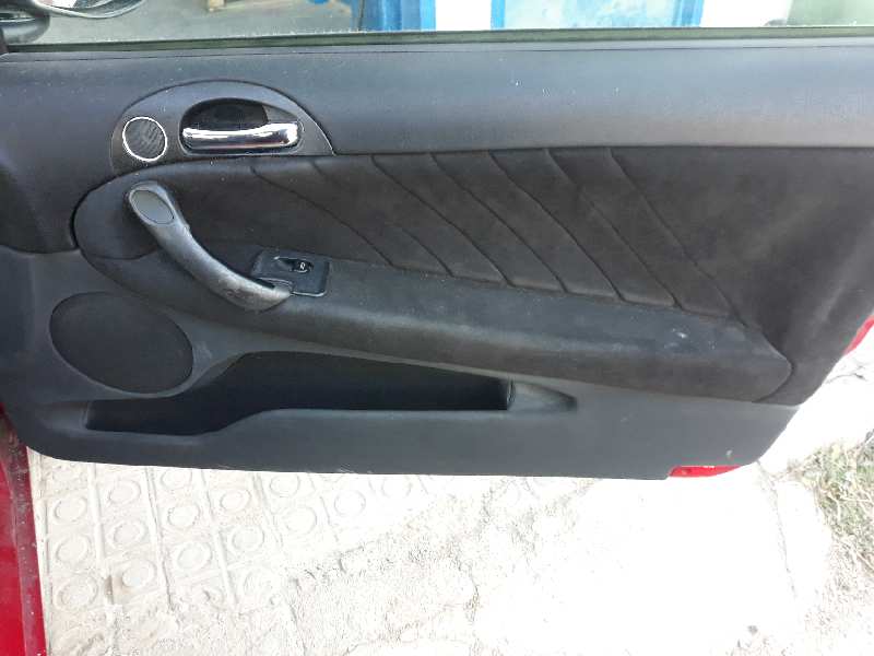 GUARNECIDO PUERTA DELANTERA DERECHA