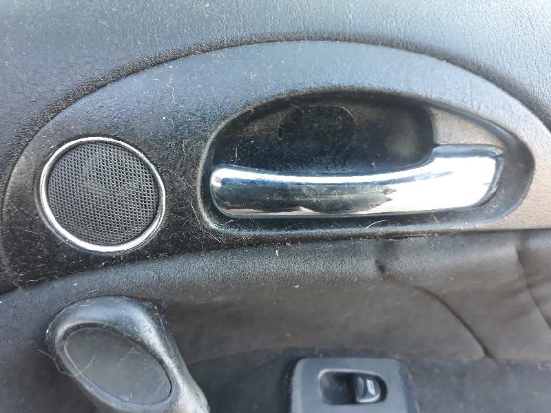 MANETA INTERIOR DELANTERA DERECHA