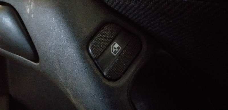 ELEVALUNAS DELANTERO DERECHO