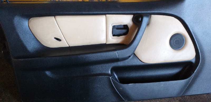 GUARNECIDO PUERTA DELANTERA IZQUIERDA