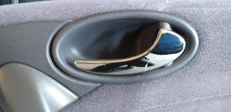 MANETA INTERIOR DELANTERA DERECHA