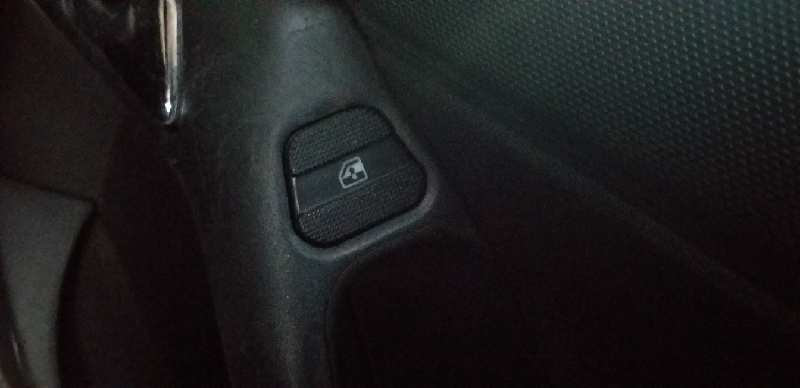 ELEVALUNAS DELANTERO DERECHO