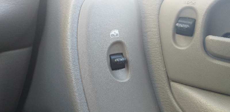 ELEVALUNAS DELANTERO DERECHO