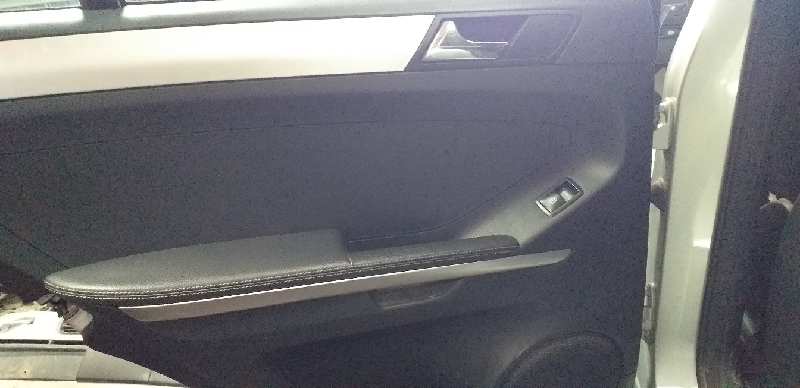 GUARNECIDO PUERTA TRASERA IZQUIERDA