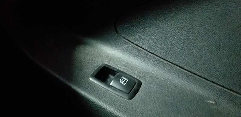 MANDO ELEVALUNAS DELANTERO DERECHO