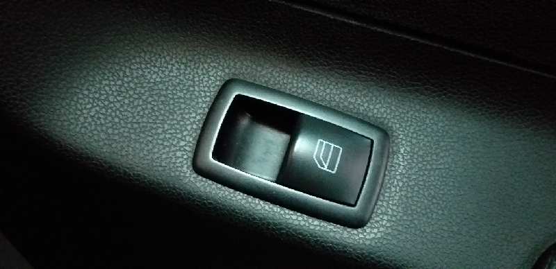 MANDO ELEVALUNAS TRASERO DERECHO