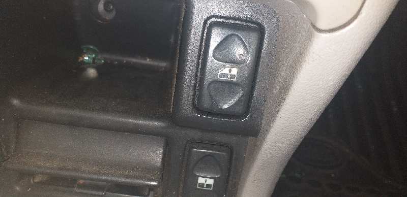 MANDO ELEVALUNAS DELANTERO DERECHO