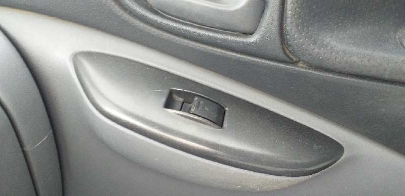 ELEVALUNAS DELANTERO DERECHO