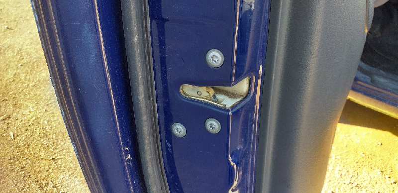 CERRADURA PUERTA DELANTERA IZQUIERDA 