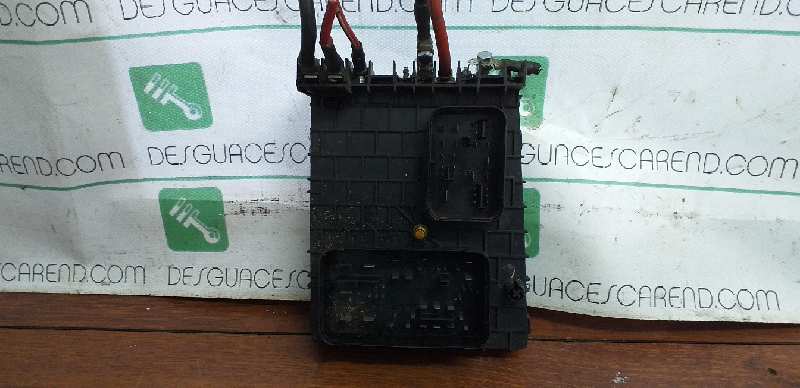 CAJA RELES - FUSIBLES