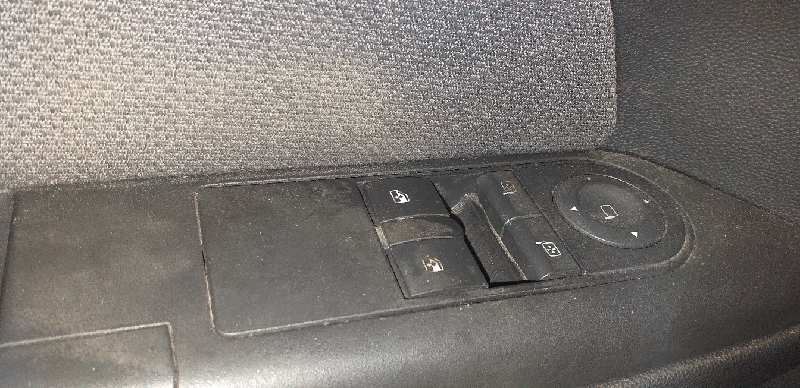 ELEVALUNAS DELANTERO IZQUIERDO