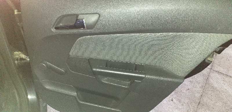 GUARNECIDO PUERTA TRASERA DERECHA