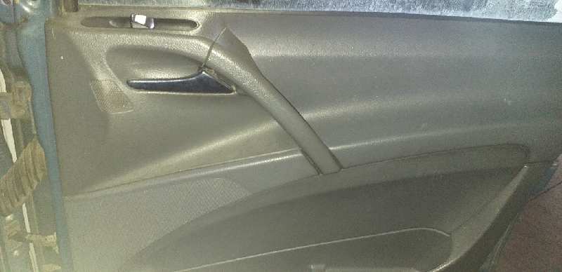 GUARNECIDO PUERTA DELANTERA DERECHA