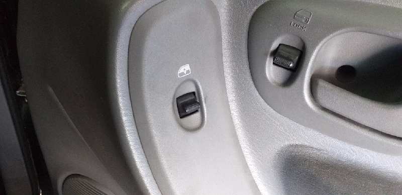 MANDO ELEVALUNAS DELANTERO DERECHO