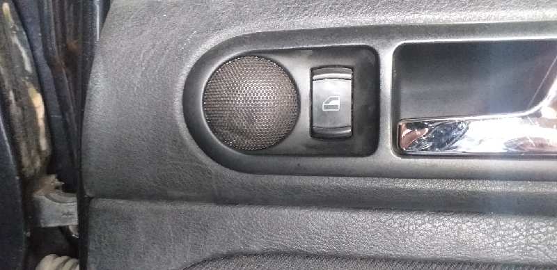 ELEVALUNAS TRASERO DERECHO