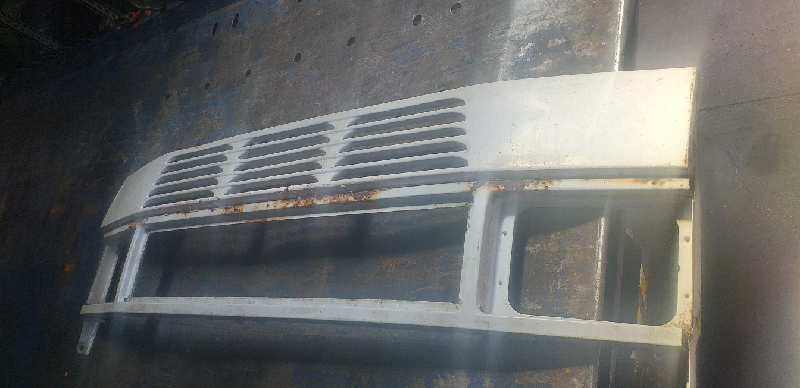 REJILLA DELANTERA MERCEDES MB 100 D CAJA CERRADA / COMBI