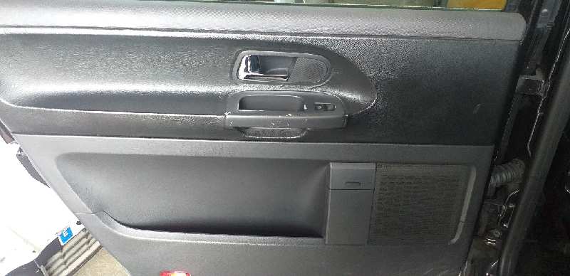 GUARNECIDO PUERTA TRASERA IZQUIERDA