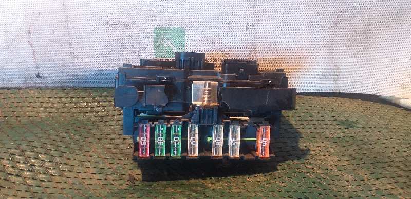 CAJA RELES - FUSIBLES