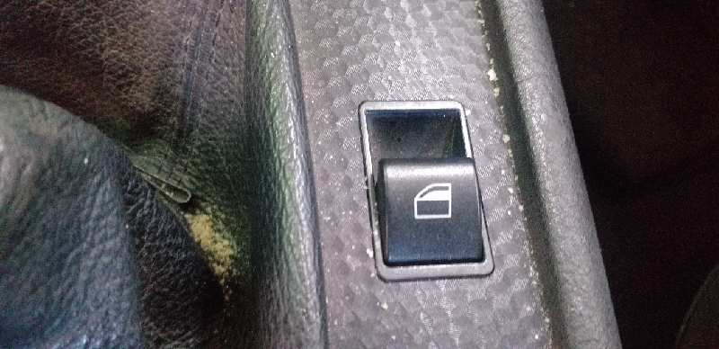 MANDO ELEVALUNAS DELANTERO DERECHO