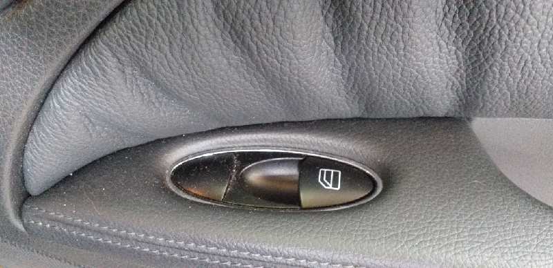 MANDO ELEVALUNAS TRASERO DERECHO