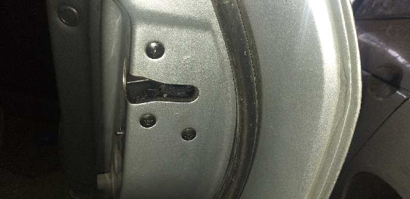 CERRADURA PUERTA TRASERA DERECHA 