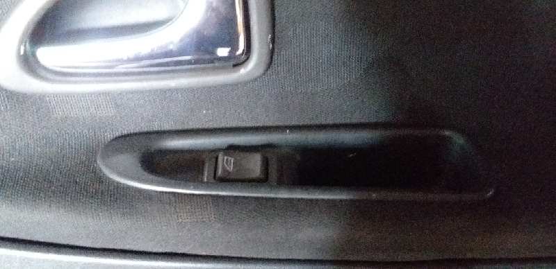 MANDO ELEVALUNAS TRASERO DERECHO