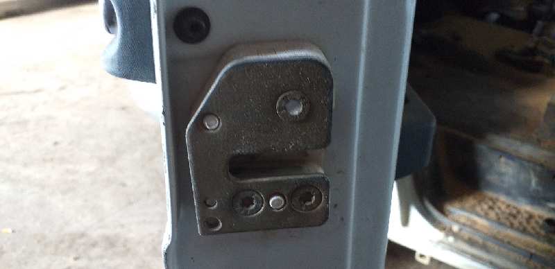 CERRADURA PUERTA DELANTERA IZQUIERDA 