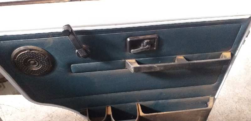 GUARNECIDO PUERTA DELANTERA DERECHA