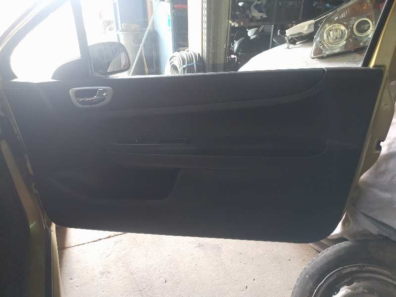 GUARNECIDO PUERTA DELANTERA DERECHA