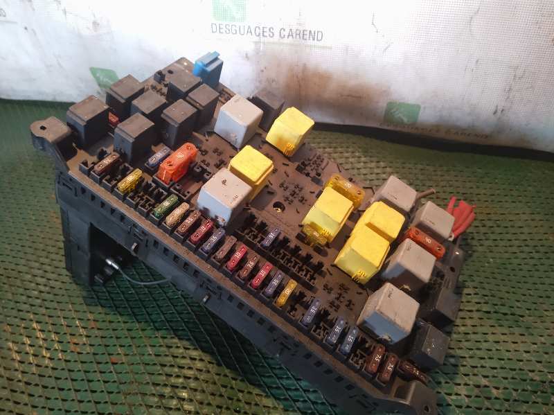 CAJA RELES / FUSIBLES