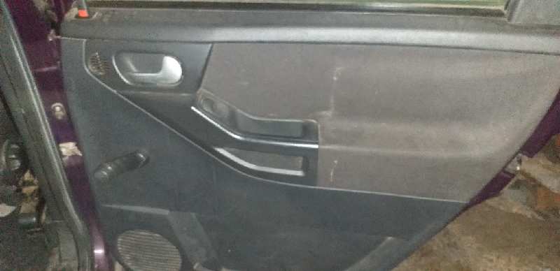 GUARNECIDO PUERTA TRASERA DERECHA