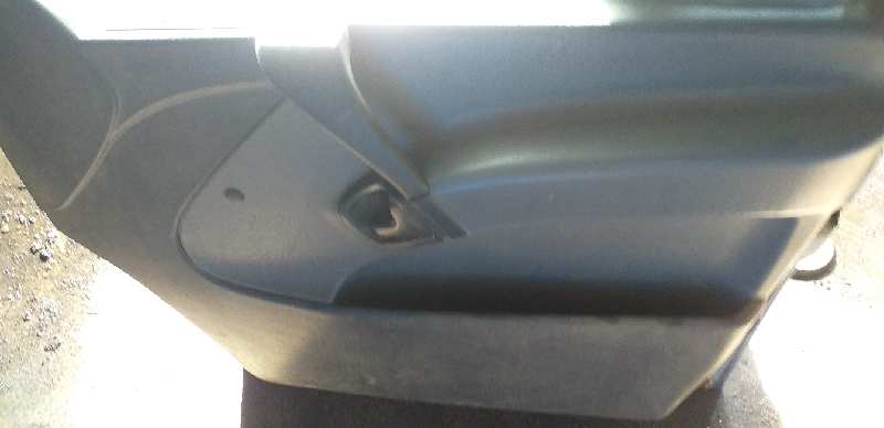 GUARNECIDO PUERTA DELANTERA DERECHA