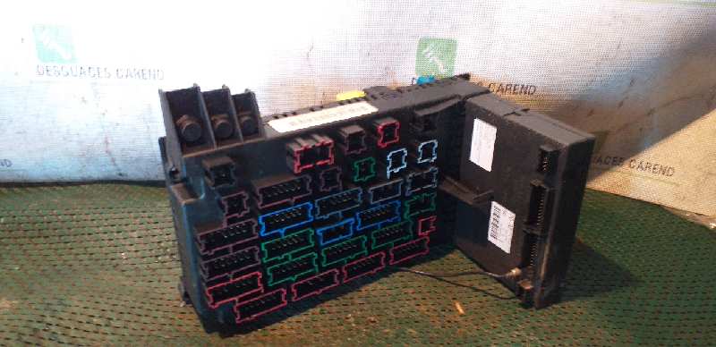 CAJA RELES / FUSIBLES