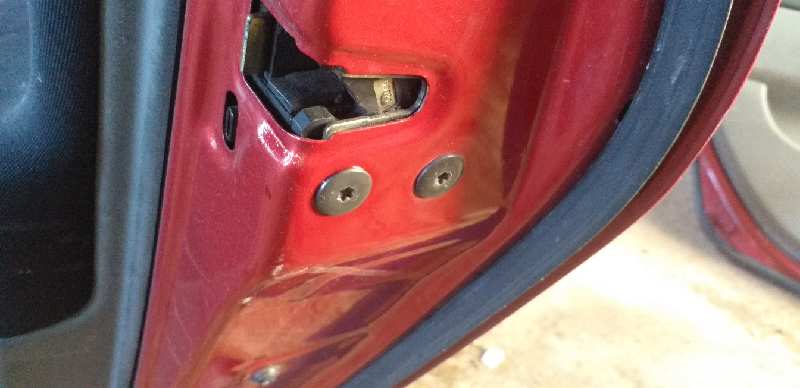 CERRADURA PUERTA TRASERA DERECHA 