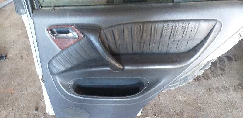 GUARNECIDO PUERTA TRASERA DERECHA