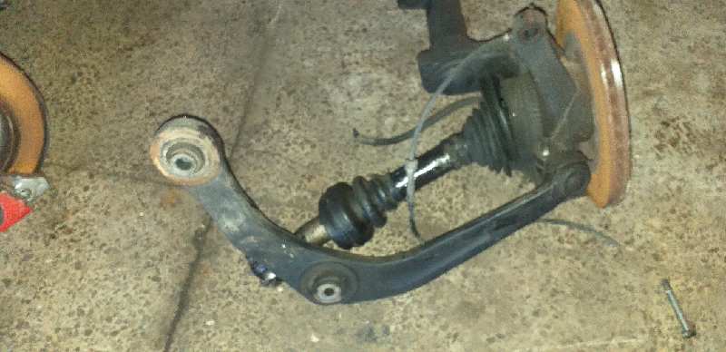 BRAZO SUSPENSION INFERIOR DELANTERO DERECHO