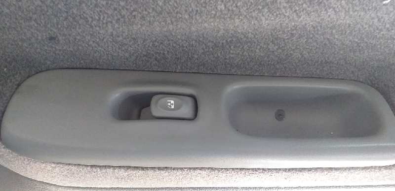 ELEVALUNAS DELANTERO DERECHO