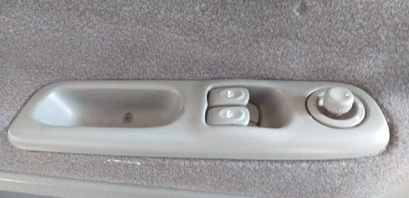 ELEVALUNAS DELANTERO IZQUIERDO