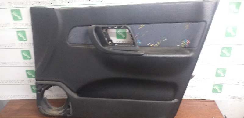 GUARNECIDO PUERTA DELANTERA DERECHA