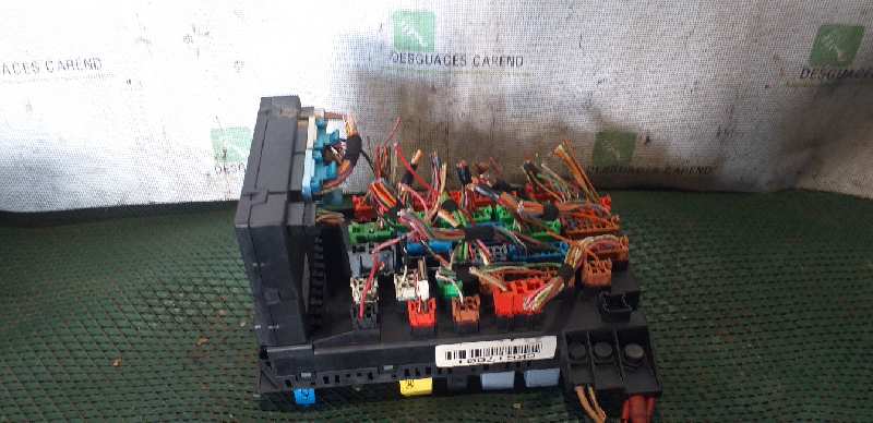 CAJA RELES / FUSIBLES