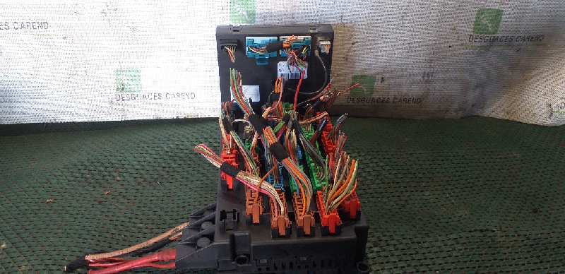 CAJA RELES / FUSIBLES