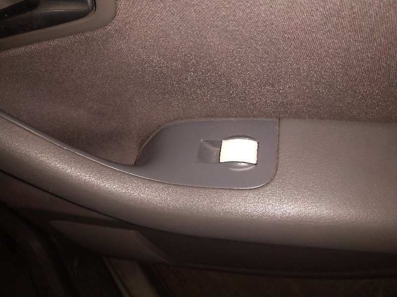 MANDO ELEVALUNAS TRASERO DERECHO