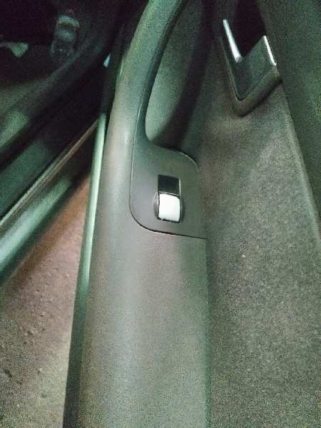 ELEVALUNAS TRASERO DERECHO