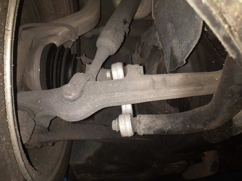 BRAZO SUSPENSION INFERIOR DELANTERO DERECHO