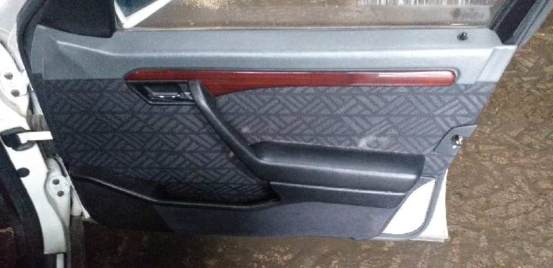 ELEVALUNAS DELANTERO DERECHO