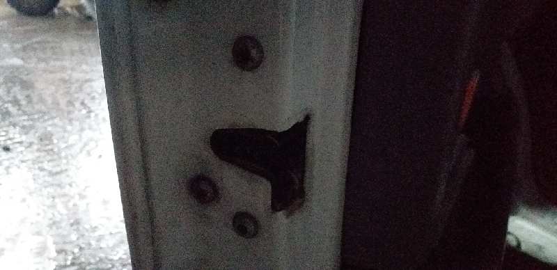 CERRADURA PUERTA DELANTERA IZQUIERDA 