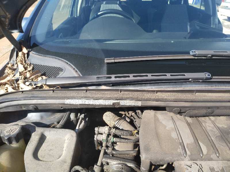 BRAZO LIMPIA DELANTERO DERECHO